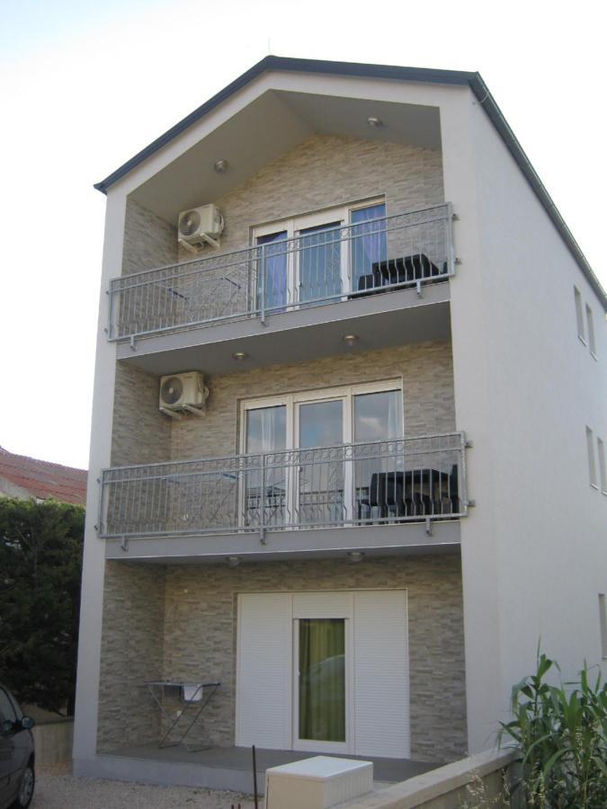 Apartmani Rebecca Vir Zewnętrze zdjęcie