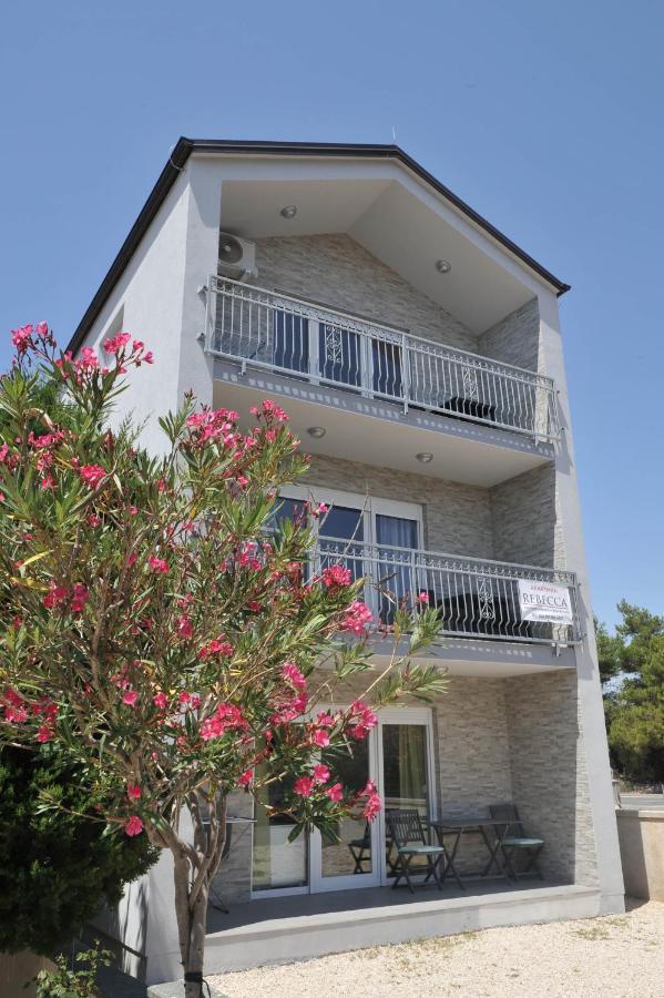 Apartmani Rebecca Vir Zewnętrze zdjęcie