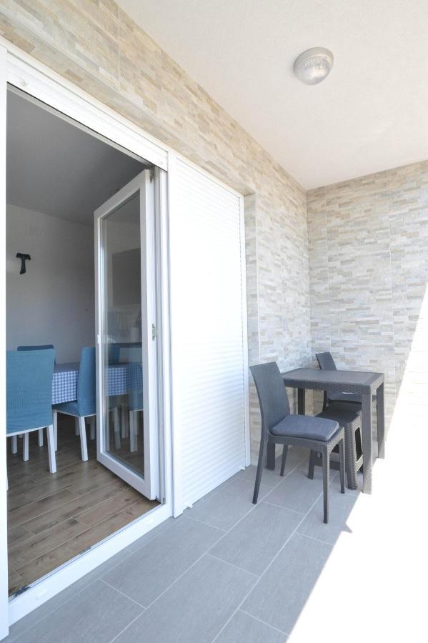 Apartmani Rebecca Vir Zewnętrze zdjęcie