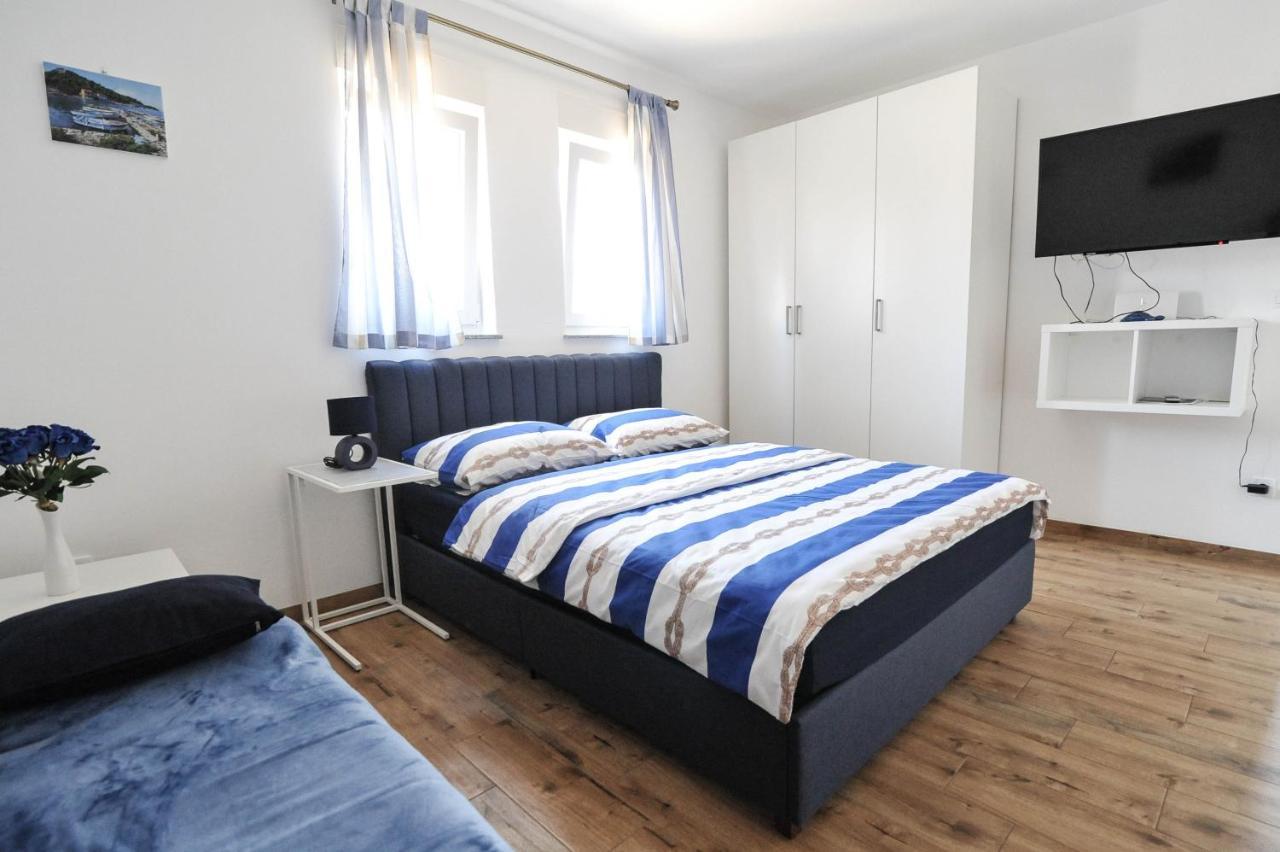 Apartmani Rebecca Vir Zewnętrze zdjęcie