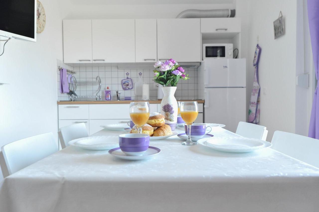 Apartmani Rebecca Vir Zewnętrze zdjęcie