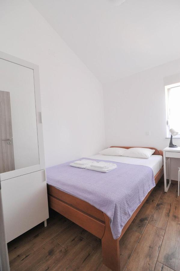 Apartmani Rebecca Vir Zewnętrze zdjęcie