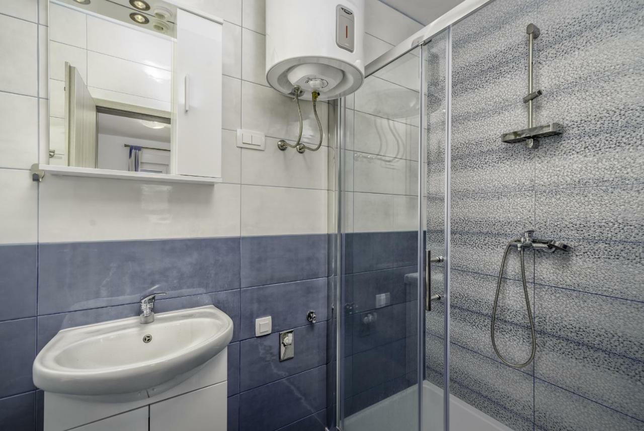 Apartmani Rebecca Vir Zewnętrze zdjęcie
